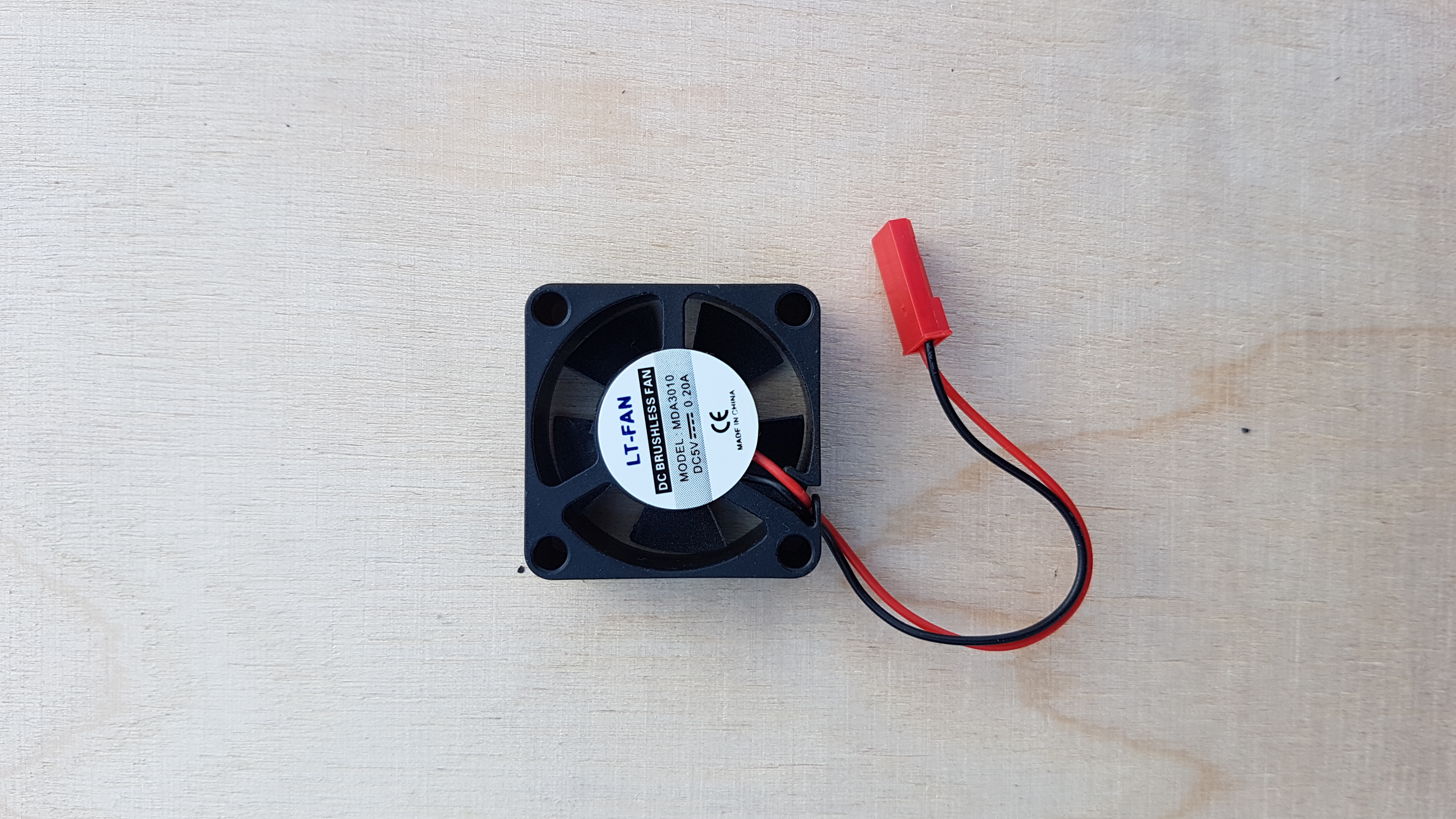 wentylator 5v (silnik beszczotkowy w obudowie)